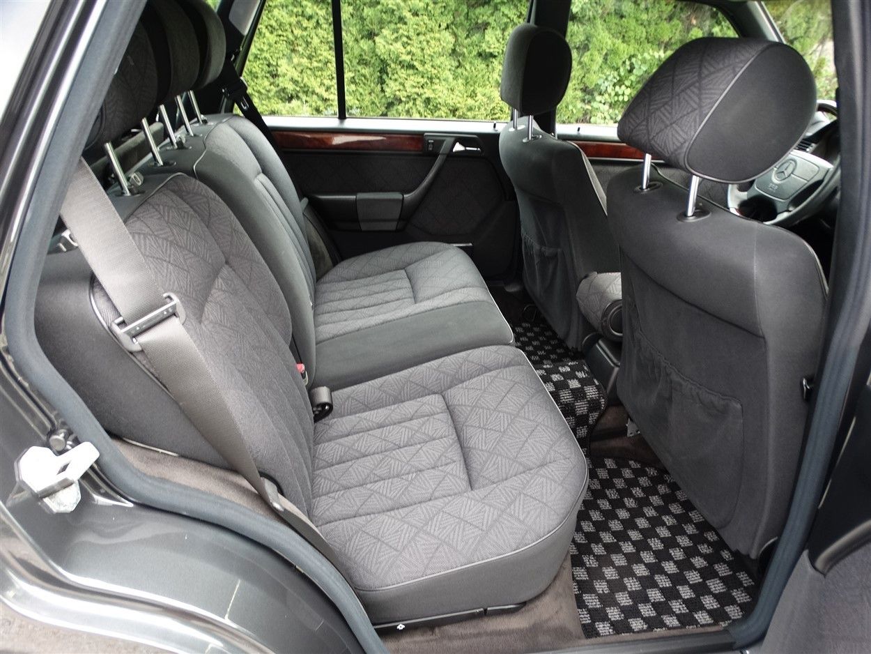 Fahrzeugabbildung Mercedes-Benz E 320 Kombi/Ausnahmezustand/7 Sitze/Klima