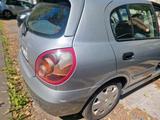 Nissan Almera - Nissan Almera: Von Privat