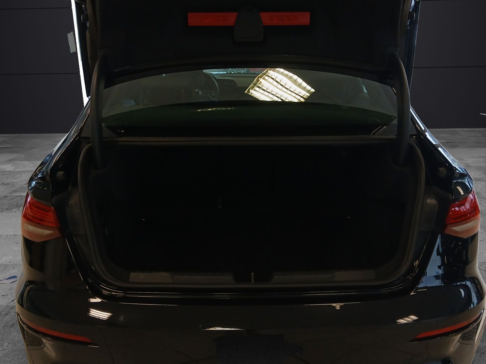 Fahrzeugabbildung Audi A3 Limousine 35 TFSI advanced S-tronic Navi AVC