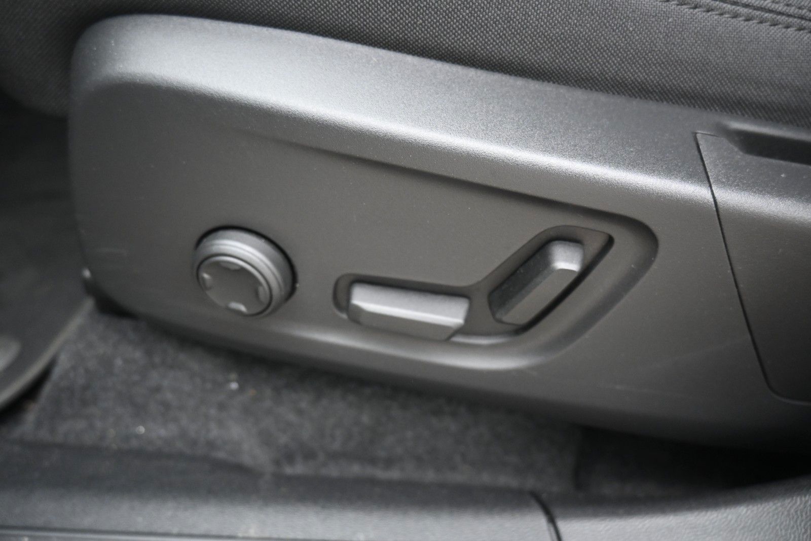 Fahrzeugabbildung Volvo EX40 SingleMotorExtendedRangePlus Dark*574 KM RW