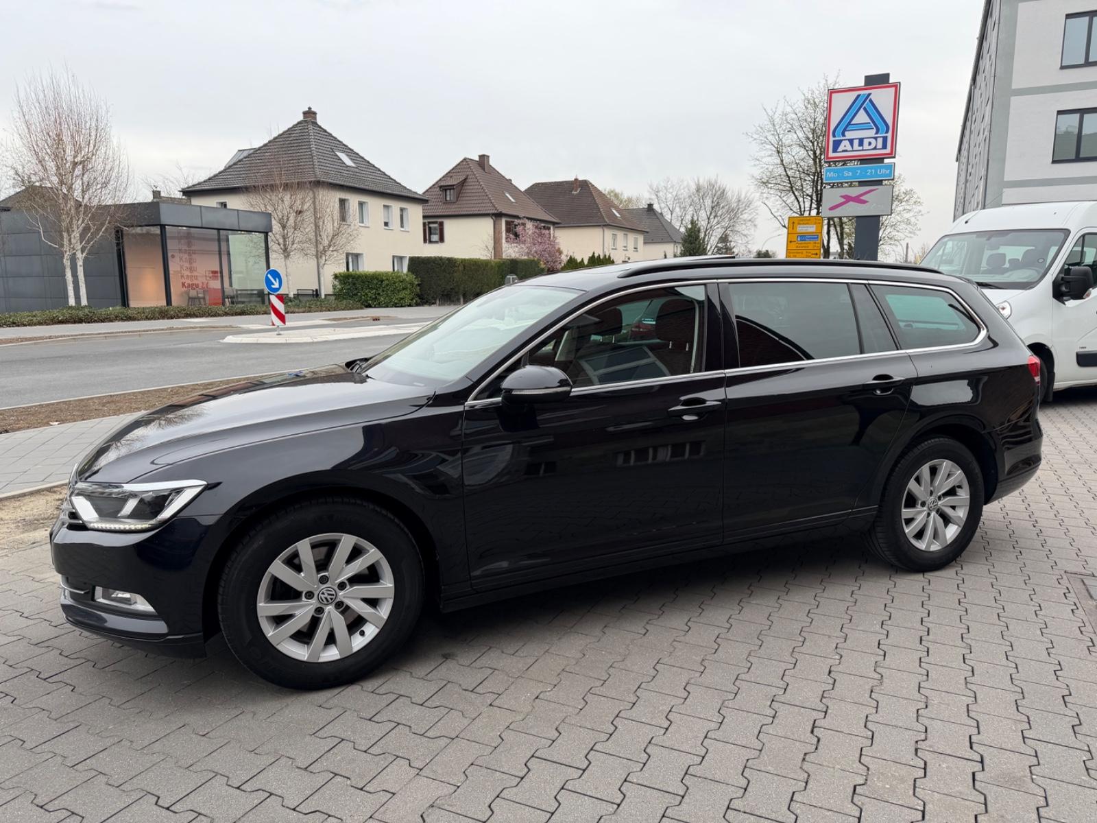 Volkswagen Passat Variant Comfortline 1.HAND/PANORAMA/AHK