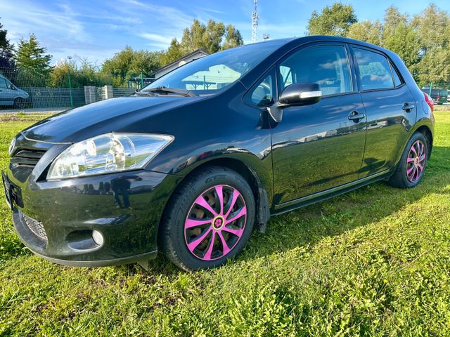 Toyota Auris Life