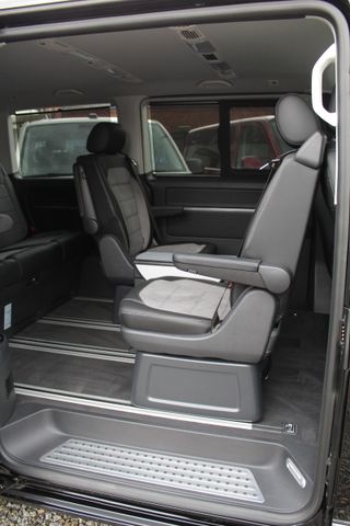 Volkswagen T6.1 Multivan Highline DSG 4Motion AHK Standhzg