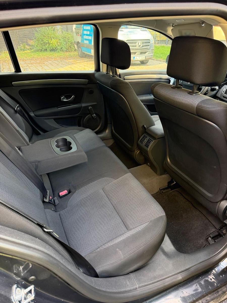 Renault Laguna 2009 — photo 9