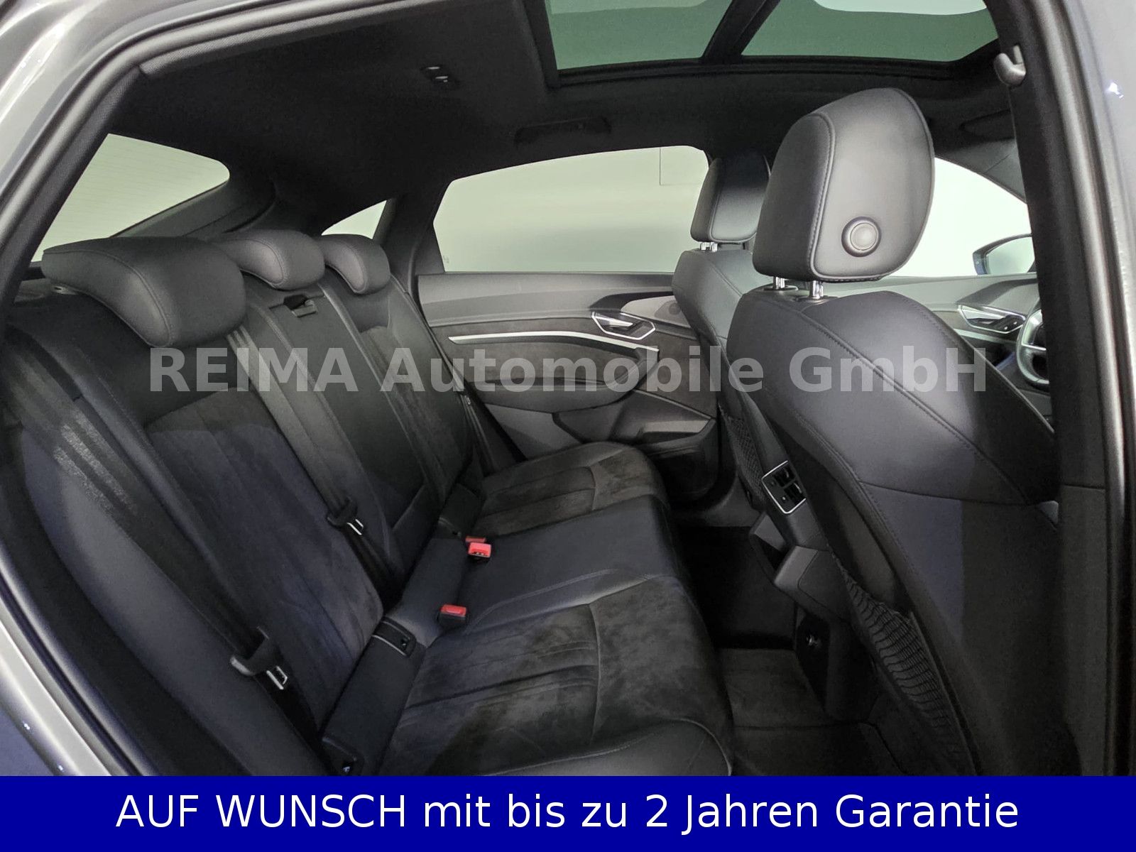 Fahrzeugabbildung Audi e-tron Sportback 55 quattro, Matrix, ACC