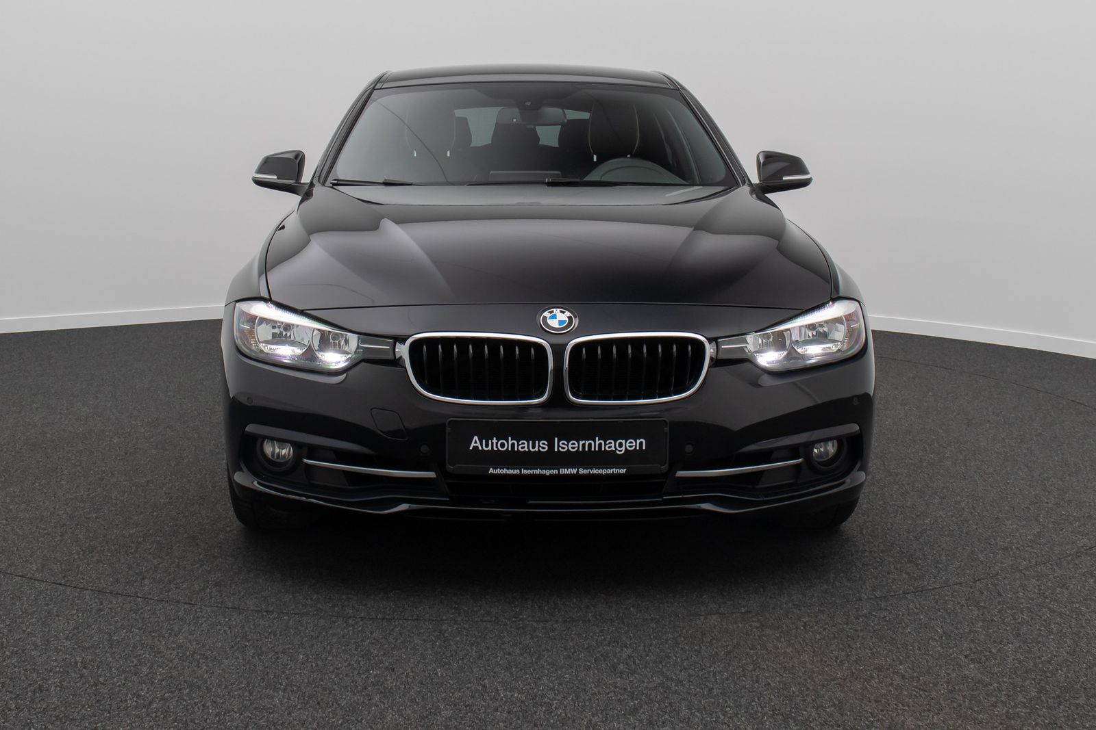 Fahrzeugabbildung BMW 320i Sport Line Kamera NaviPro Alarm Individual