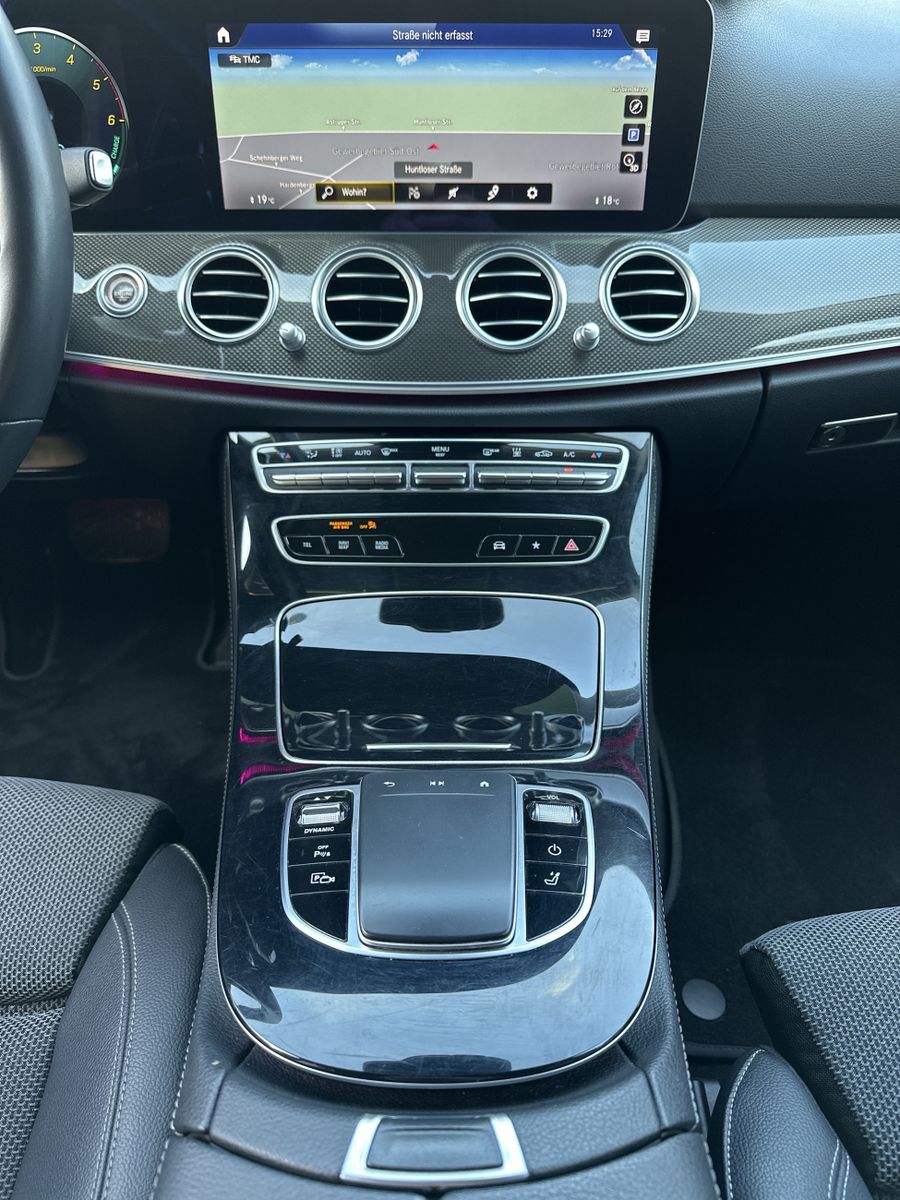 Fahrzeugabbildung Mercedes-Benz E 300de T Avantgarde NAV+LED+KAM+WIDE+CARPLAY+PP