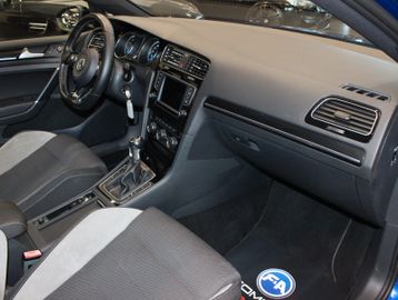 Volkswagen Golf - 8