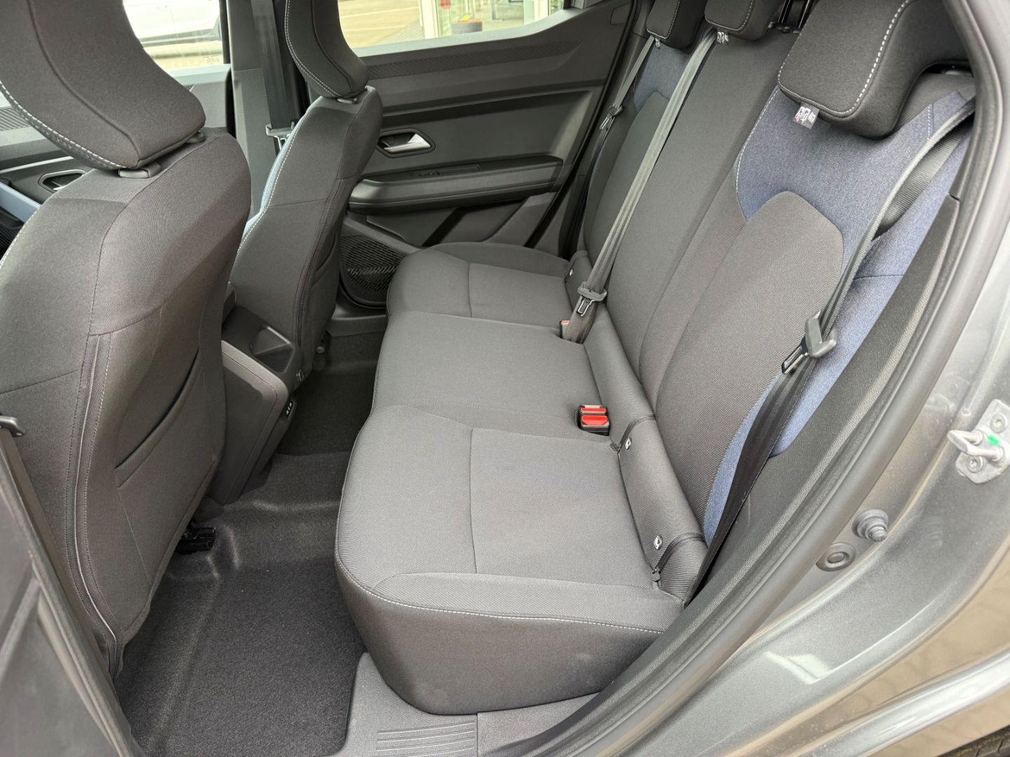 DACIA Duster III Hybrid 140 1.6 E-TECH Journey  AHK +V - Image 24