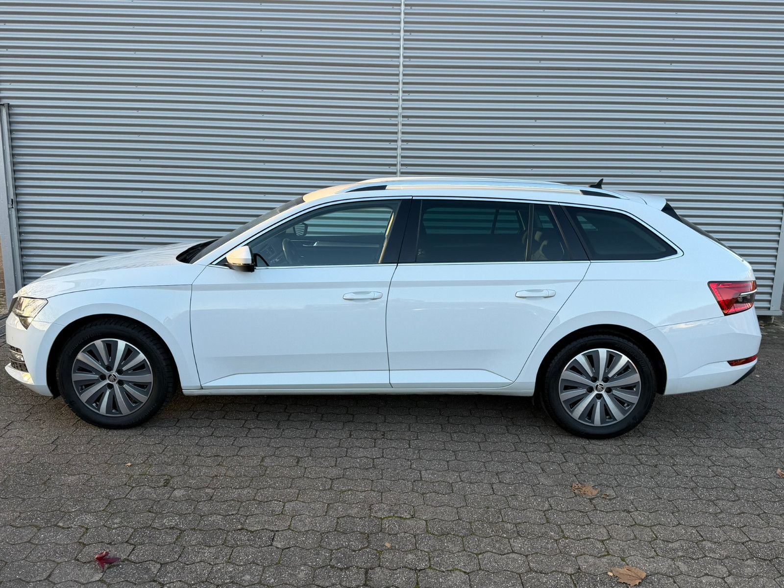 Fahrzeugabbildung SKODA Superb Combi Style SHZ Navi