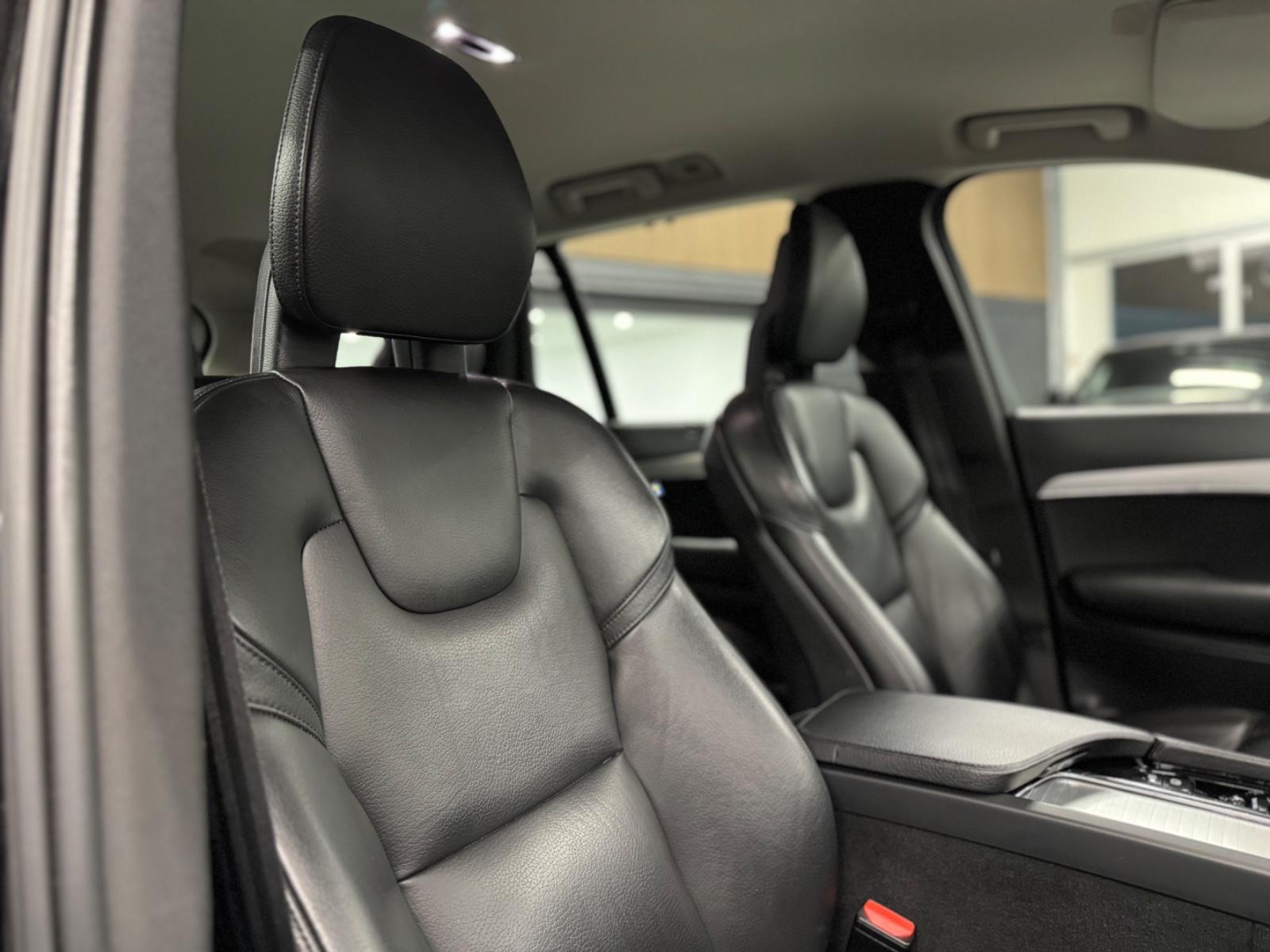 Volvo XC 90 Momentum AWD Navi SHZ LHZ LED 7-Sitzer