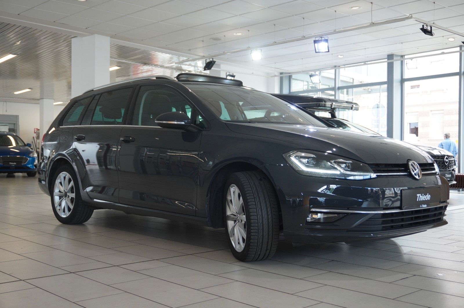 Fahrzeugabbildung Volkswagen Golf VII Vari. 1.5 TSI HIGHLINE DSG NAVI/LED/AHK
