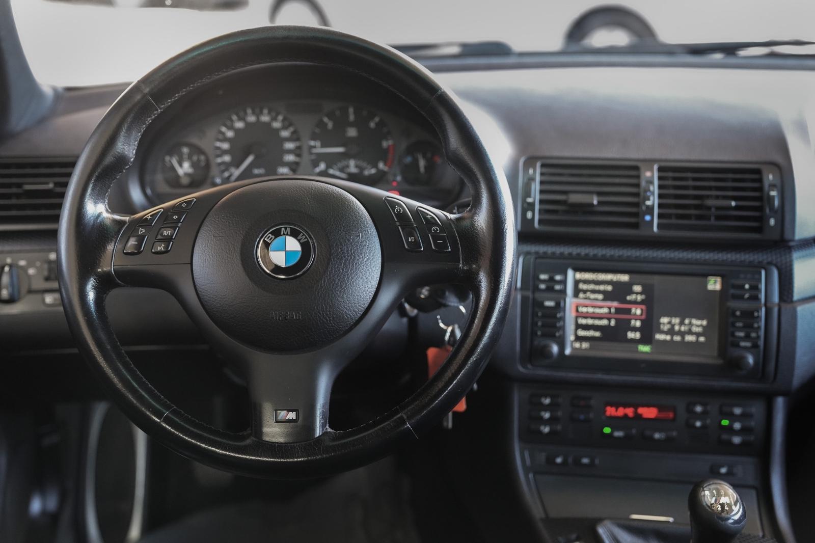 BMW 330 2004 — photo 12