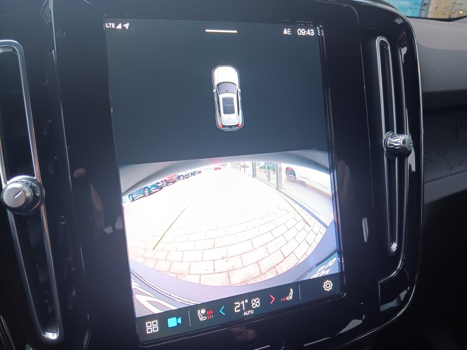 Fahrzeugabbildung Volvo XC40 Core Recharge Pure Electric 2WD