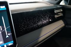VW Tiguan 1.5 eTSI R-Line | Pano | HuD | AHK | 20" VW Tiguan 1.5 eTSI R-Line | Pano | HuD | AHK | 20"