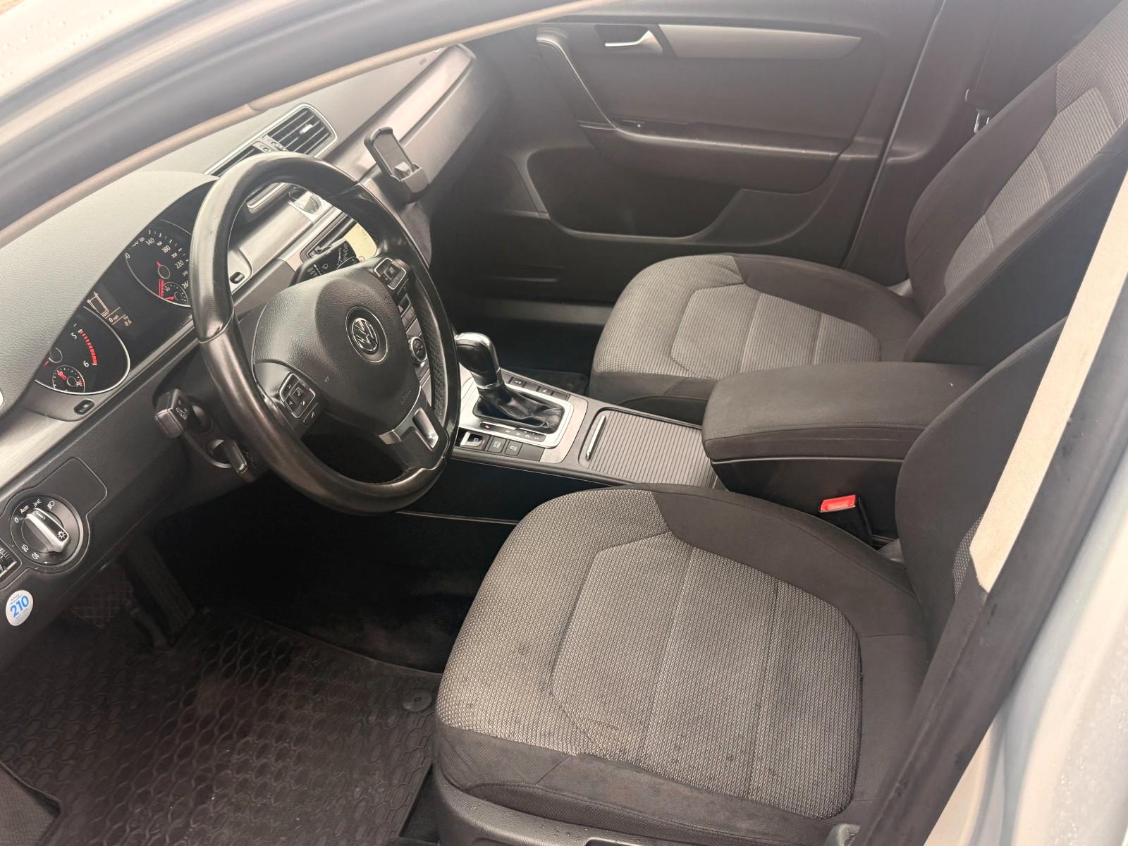 Volkswagen Passat 2012 — photo 40