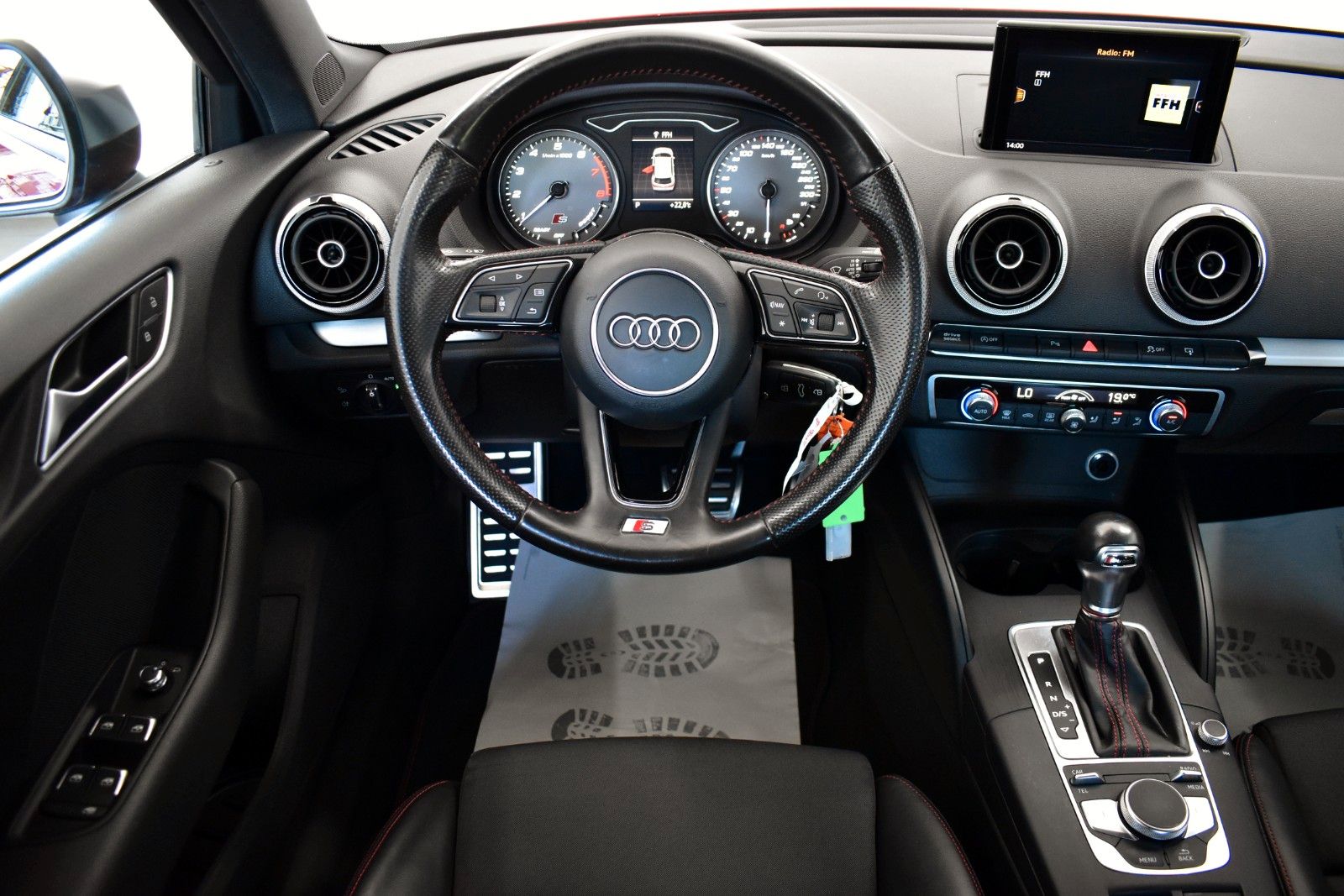 Fahrzeugabbildung Audi S3 Sportback 2.0 TFSI quattro T.Leder,LED,PDC