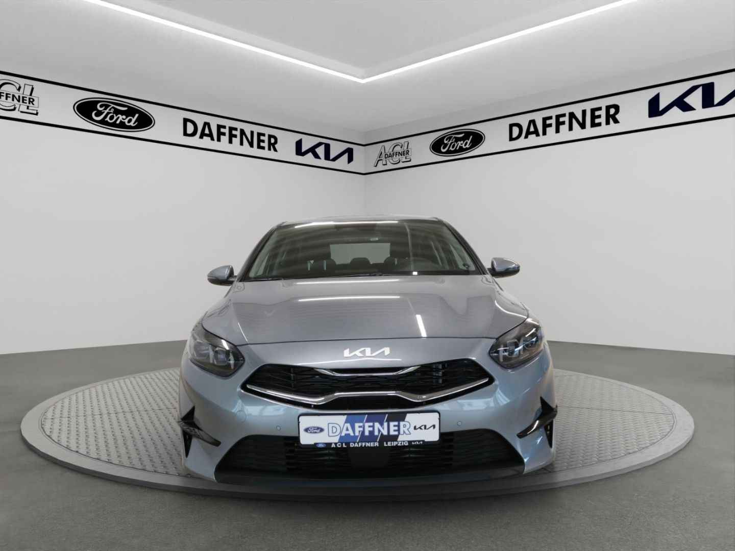Fahrzeugabbildung Kia Ceed Spirit 1,5 Automatik Kamera Navi SHZ Tempom