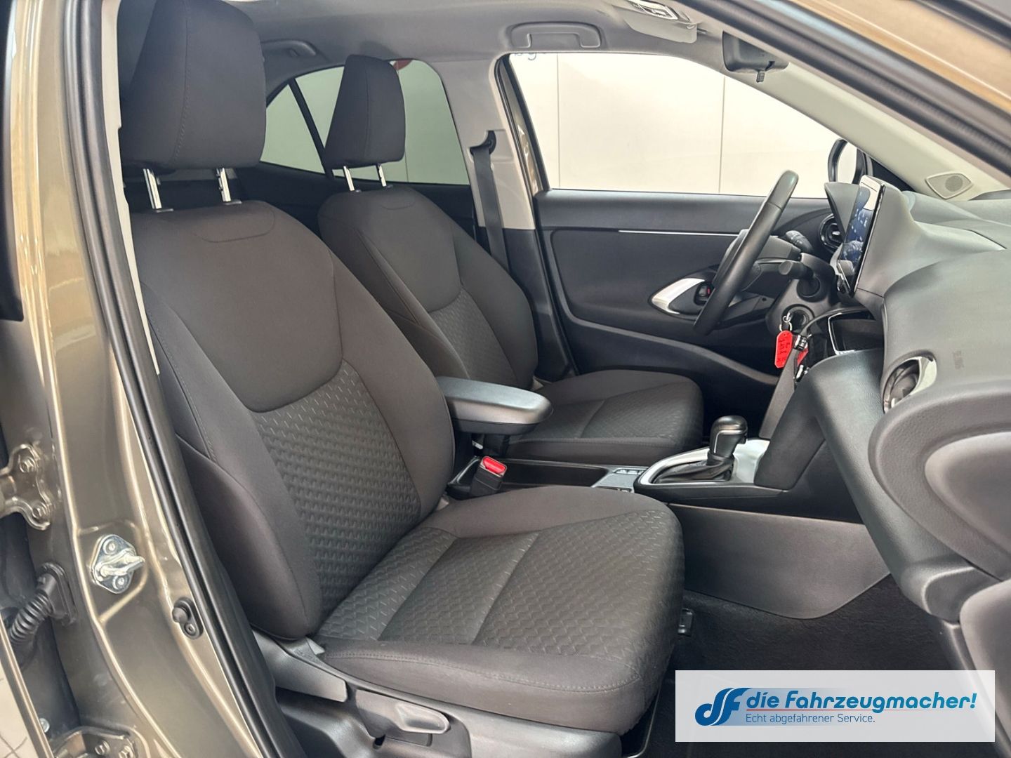 Fahrzeugabbildung Toyota Yaris Cross ACTIVE Hybrid DAB Spurhalteass. Fern