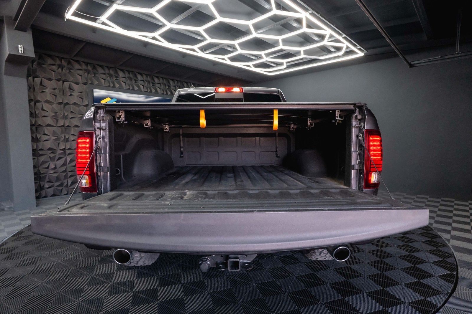 Fahrzeugabbildung Dodge RAM 5.7 V8 HEMI 4x4 Sport OFFROAD NightPaket 19%