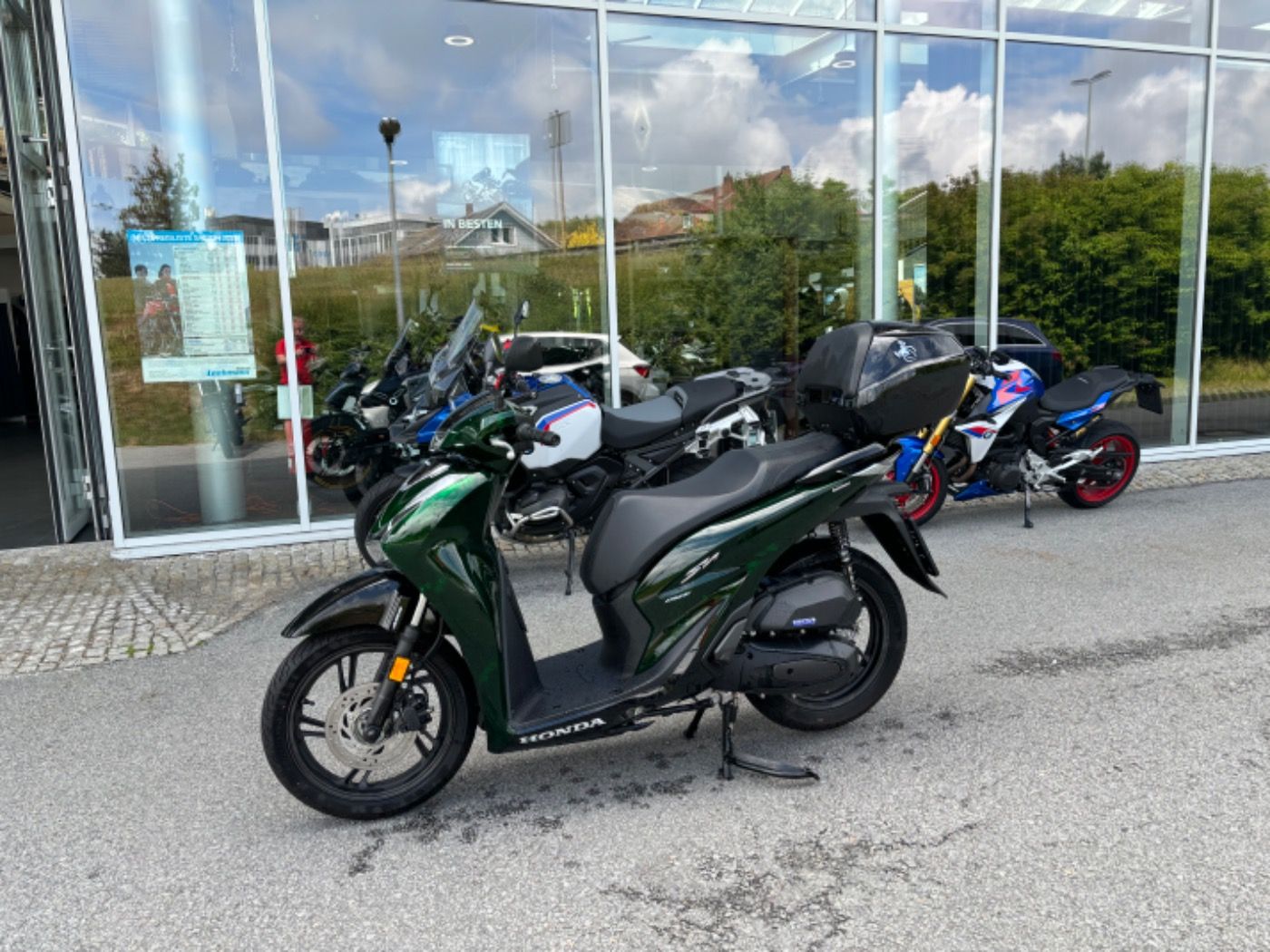 Fahrzeugabbildung Honda SH 150i inkl. Topcase, Garantie