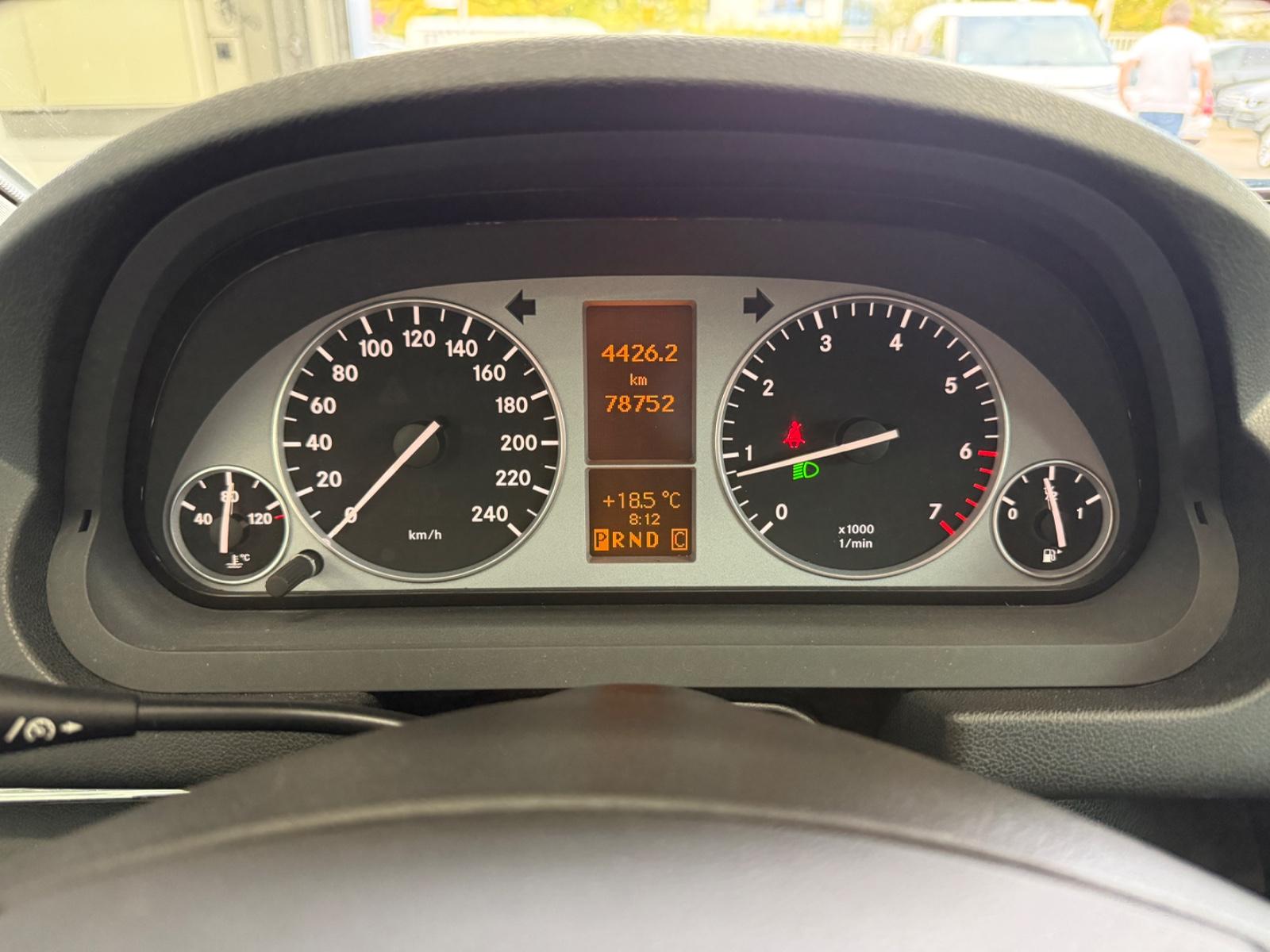 Mercedes-Benz B 200*SPORT*AUTOMATIK*SHZ*NAVI*AHK*TEMP*PARK-ASS