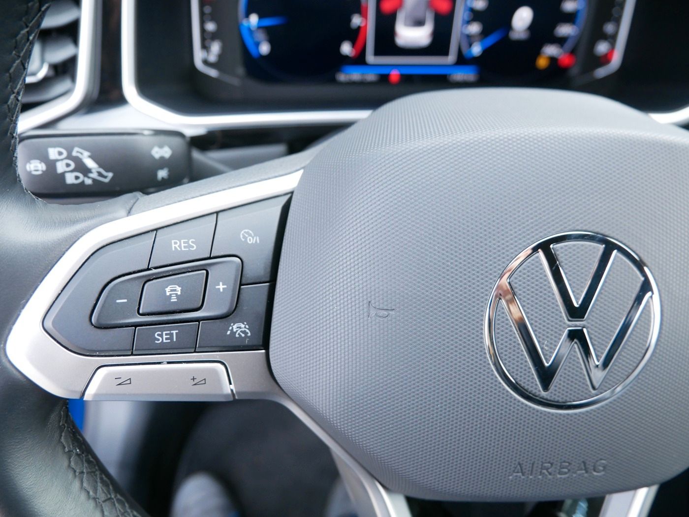 Fahrzeugabbildung Volkswagen T-Roc Cabriolet 1.5 R-Line NEU54T AHK Standheiz