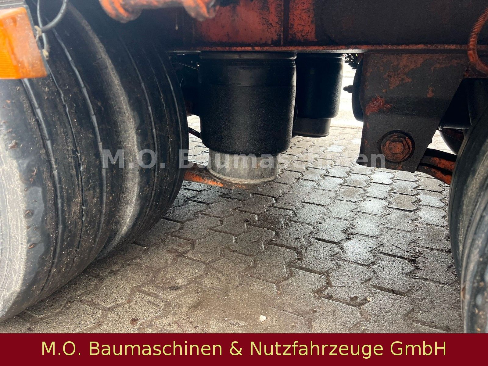 Fahrzeugabbildung Kaiser S450 / Hydr. Rampen / 3 Achser / Luft