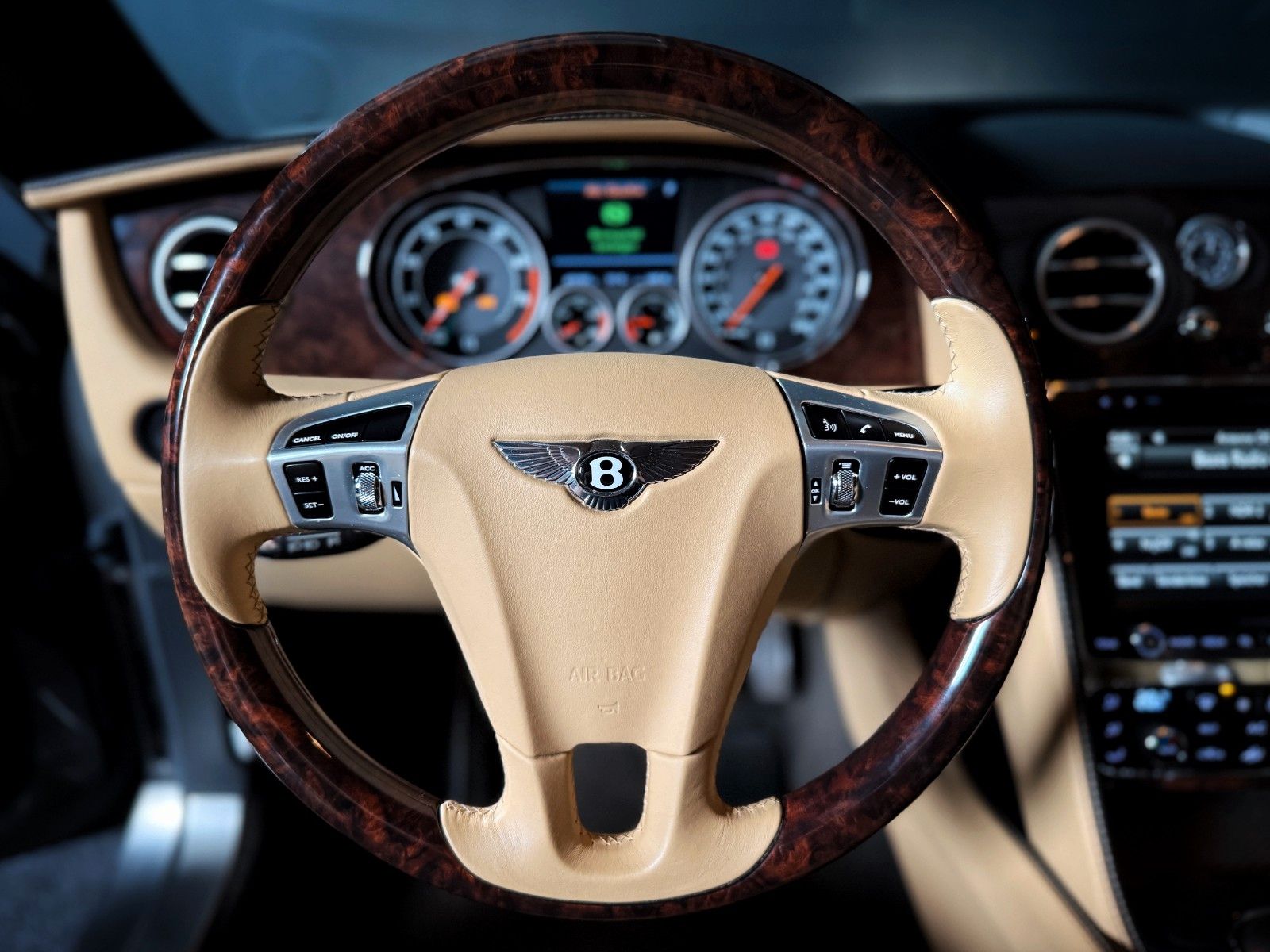 Fahrzeugabbildung Bentley Continental GT 6.0 W12 Speed 4WD Automatik