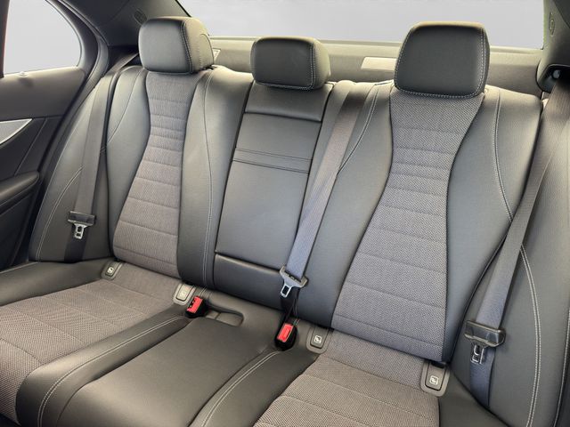 Fahrzeugabbildung Mercedes-Benz E 220 d Lim. Avantgarde+LED+Kamera+Schiebedach
