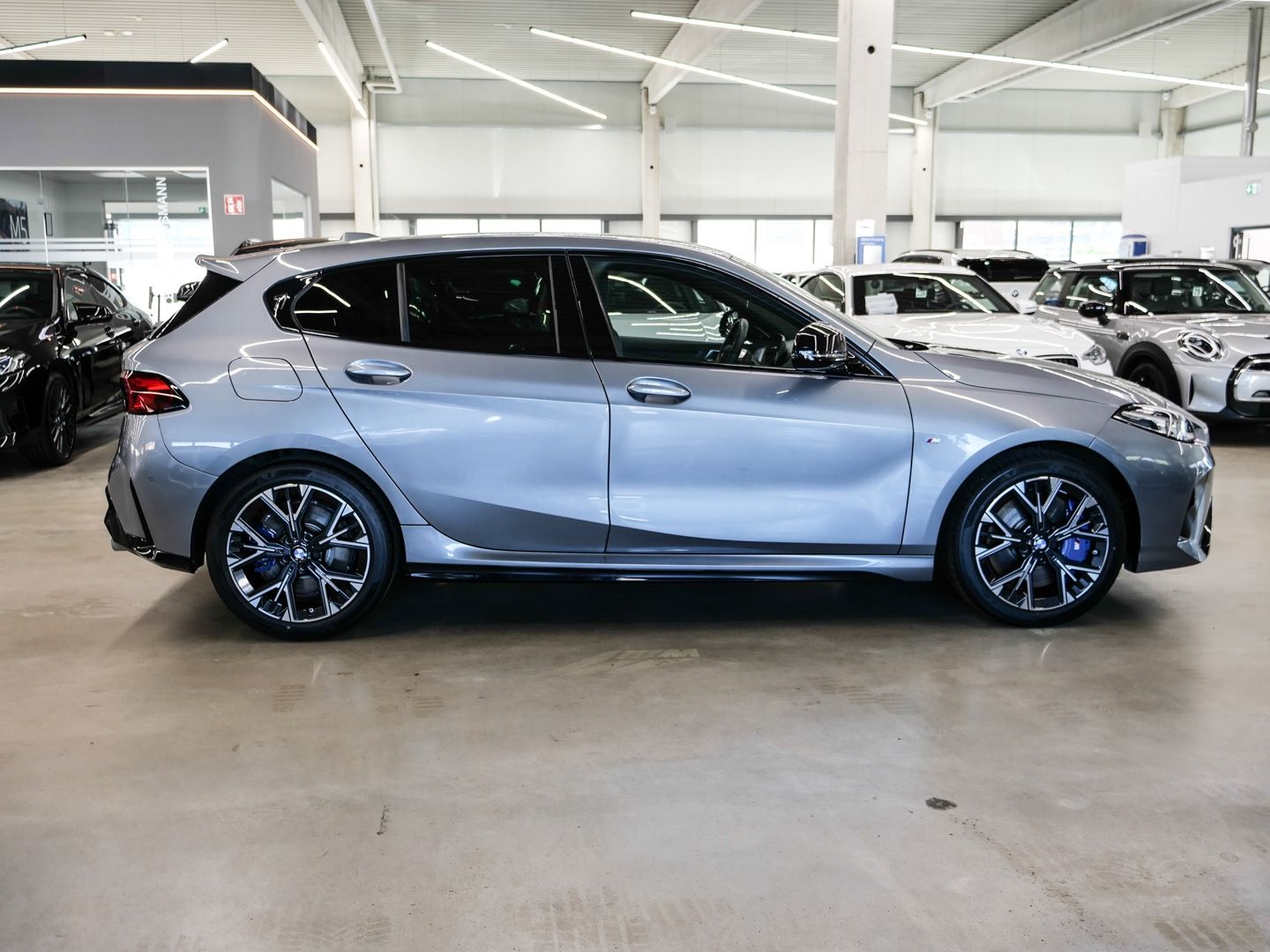 BMW M135 xDrive M SPORT 18'' Alarm Park-Assistent Di foto 4