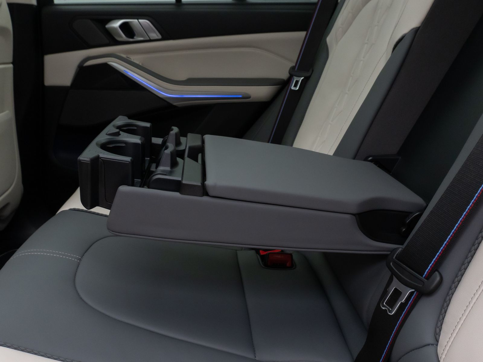 Fahrzeugabbildung BMW X5 xD50e M Sport 360°H/K Panorama Individual 22"