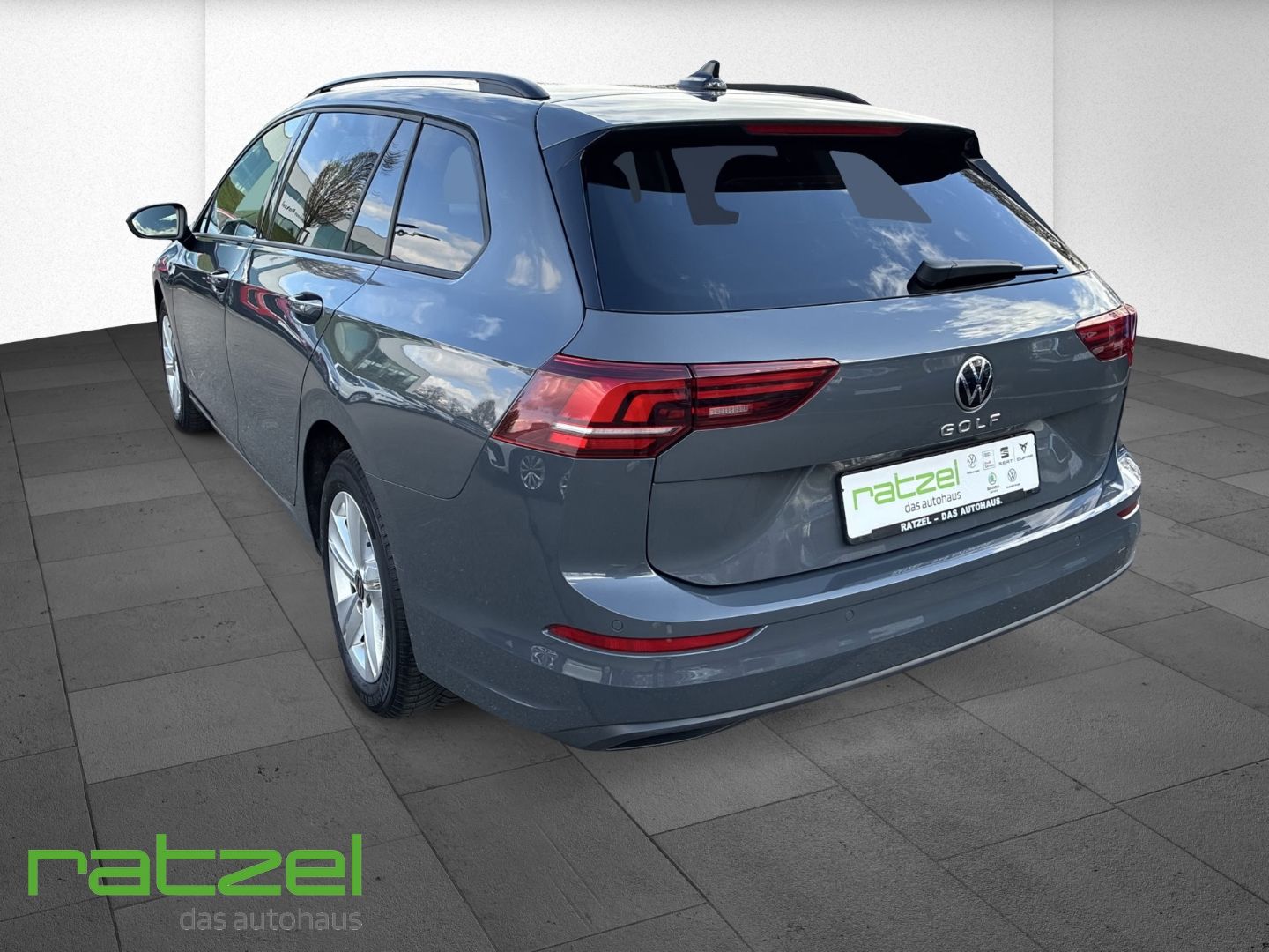 Fahrzeugabbildung Volkswagen Golf Variant Life 1.5 TSI Digitales Cockpit LED