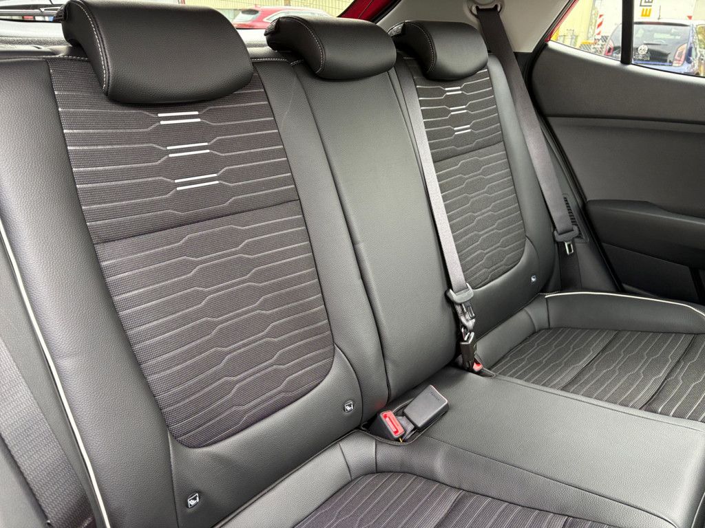 Fahrzeugabbildung Kia Stonic 1.0 T-GDI GT Line TECH / GLASDACH