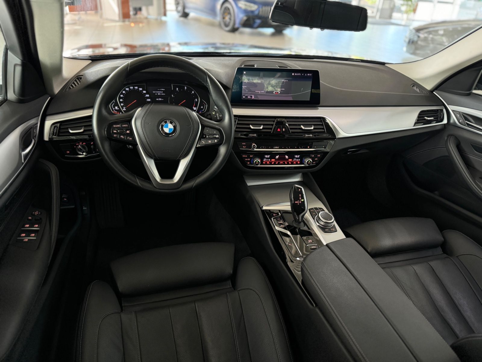 Fahrzeugabbildung BMW 520d Kamera HUD DAB Lordos Stop&Go Alarm LED