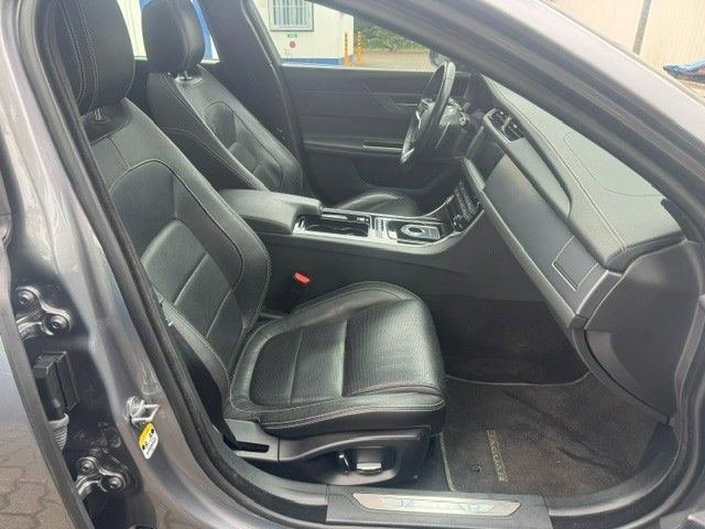 Fahrzeugabbildung Jaguar XF 20d 180PS R-Sport Sportbrake LEDER KAMERA