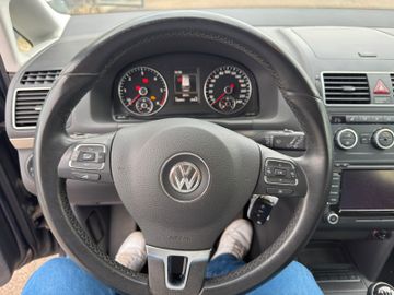 Volkswagen Touran - 11