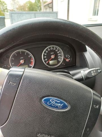 Ford Mondeo 2,0 Ghia Ghia