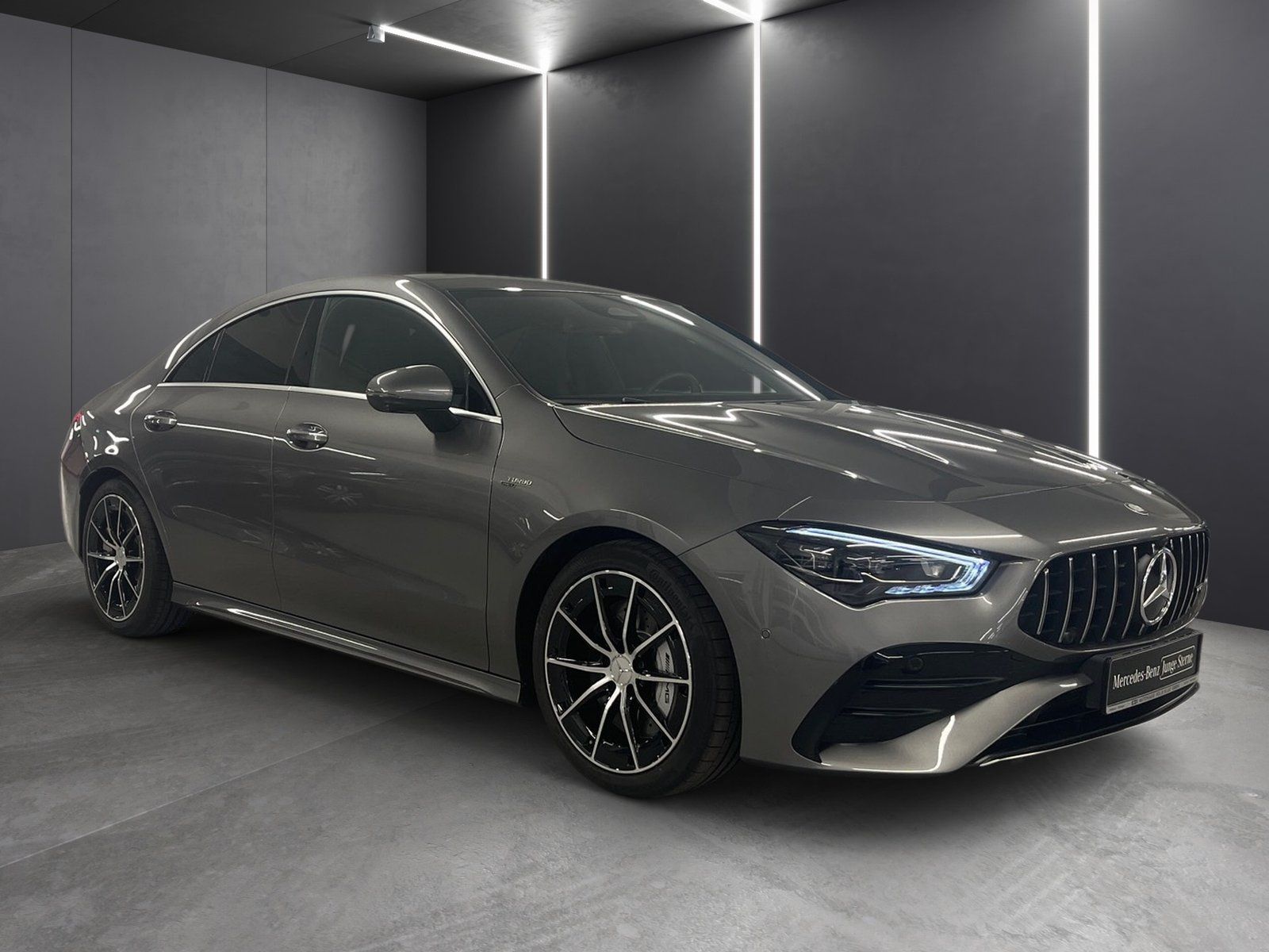 Fahrzeugabbildung Mercedes-Benz CLA 35 AMG 4M +*Pano*HUD*MuBeam*Distro*AHK*360°*