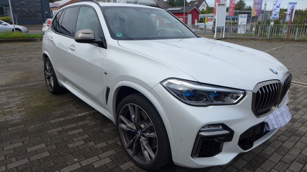 BMW X5 M50