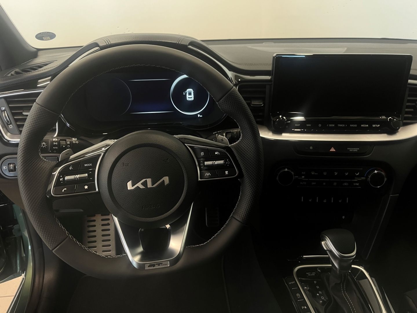 Fahrzeugabbildung Kia Ceed 1.5 GT-Line MEMORY VerkehrszeichenERK LED