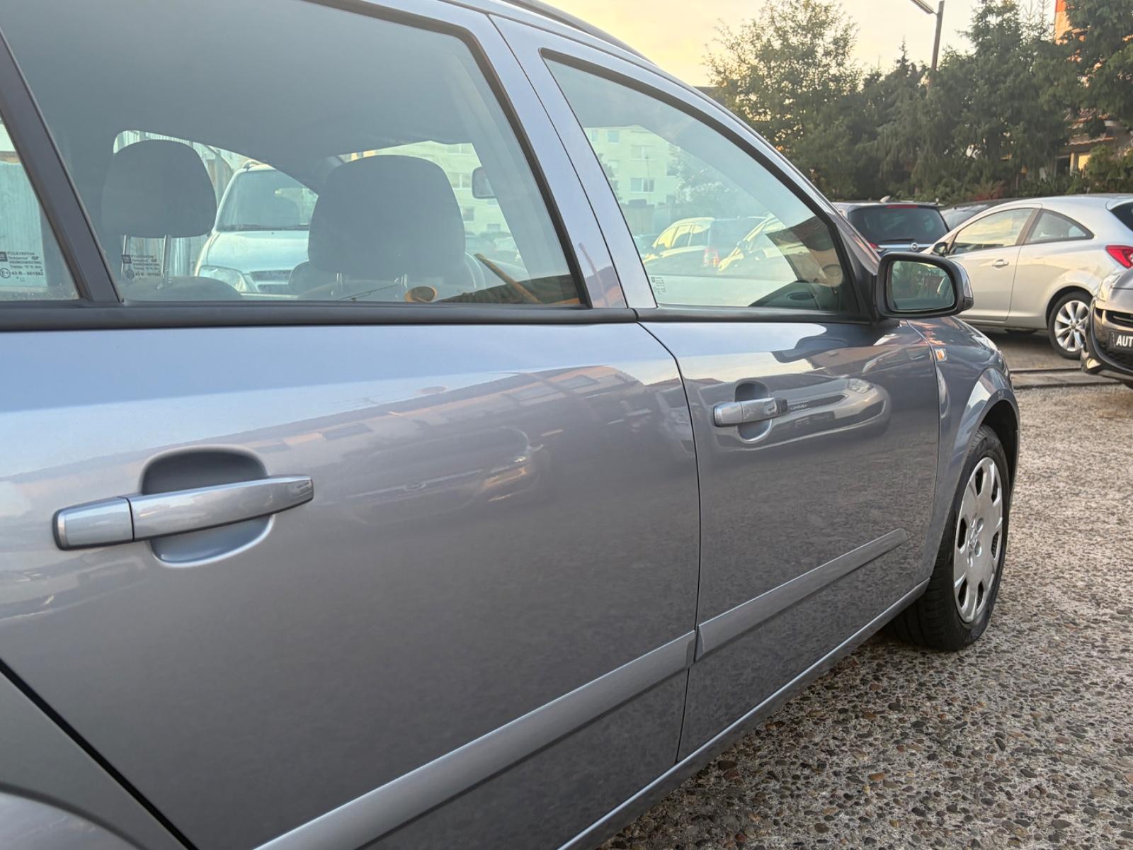 Opel Astra 2004 — photo 21