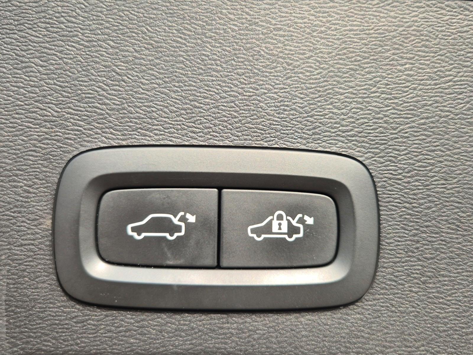 Volvo XC40 T5 R Design AWD Pano H&K Carplay