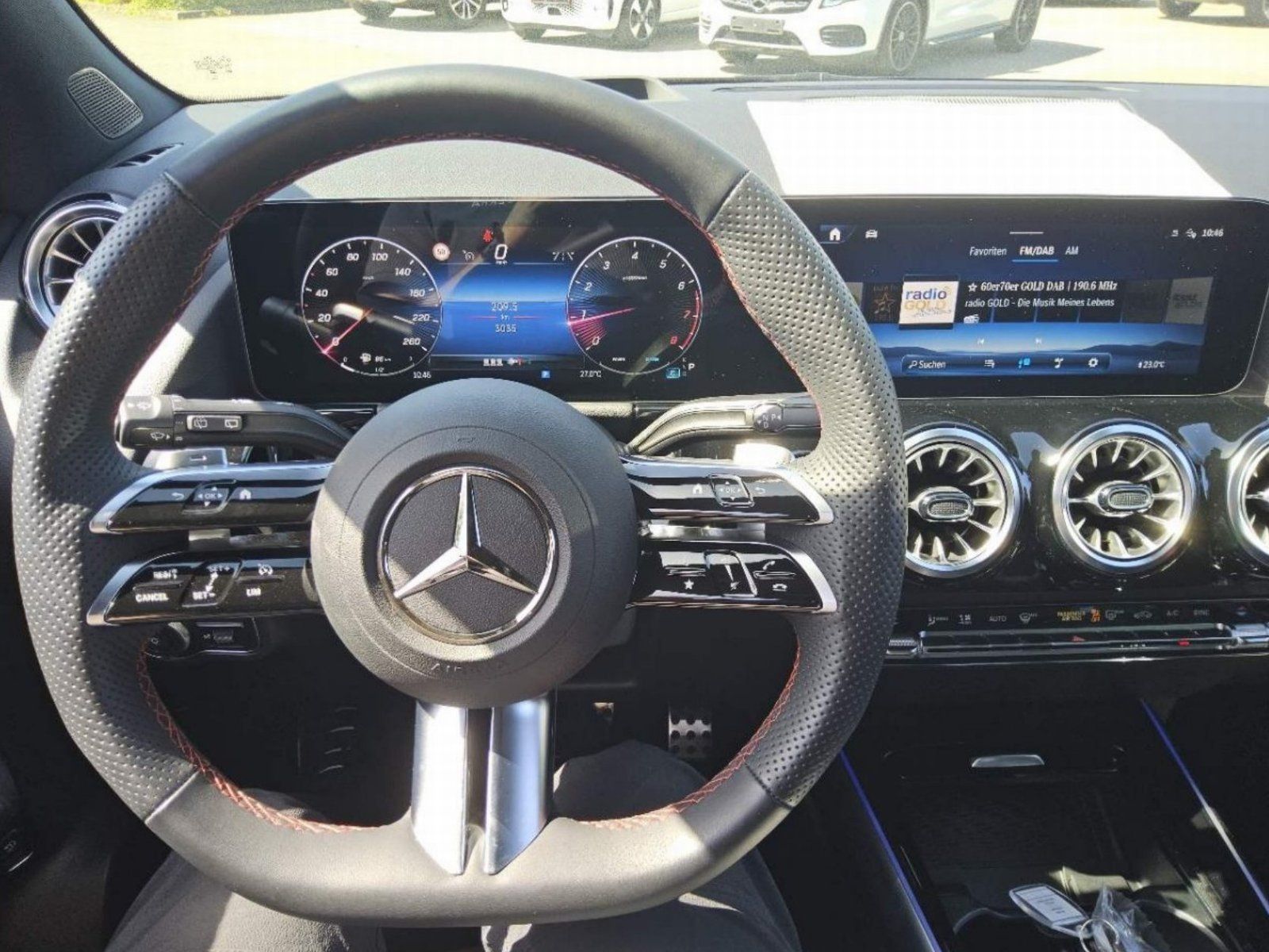 Fahrzeugabbildung Mercedes-Benz B 220 4M AMG Premi+ AHK Memo MLED Pano HUD KeyGo