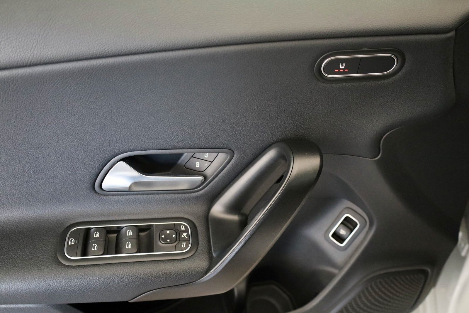 Fahrzeugabbildung Mercedes-Benz CLA 200 d Coupè,T.Leder,Navi,Kamera,SH,Facelift!