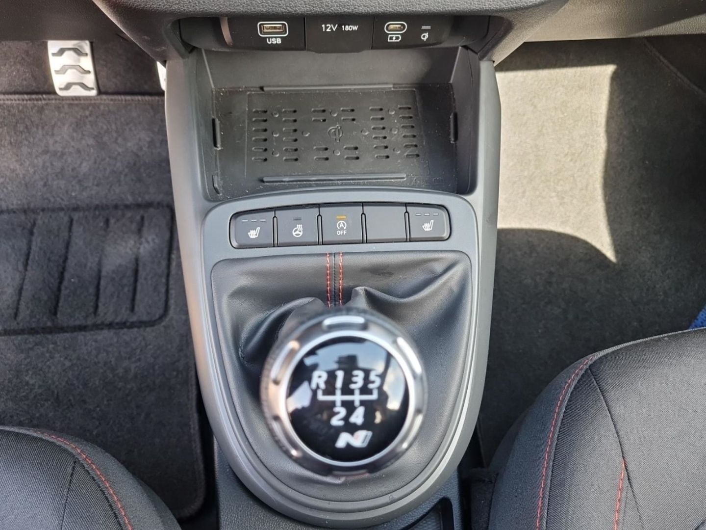 Fahrzeugabbildung Hyundai i10 FL (MY25) 1.0 T-GDI (90 PS) 5-MT 2WD N Line