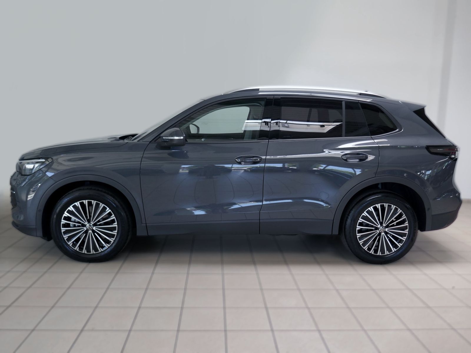 Fahrzeugabbildung Volkswagen Tiguan Life 2.0 TDI DSG | LED AHK RFK ACC