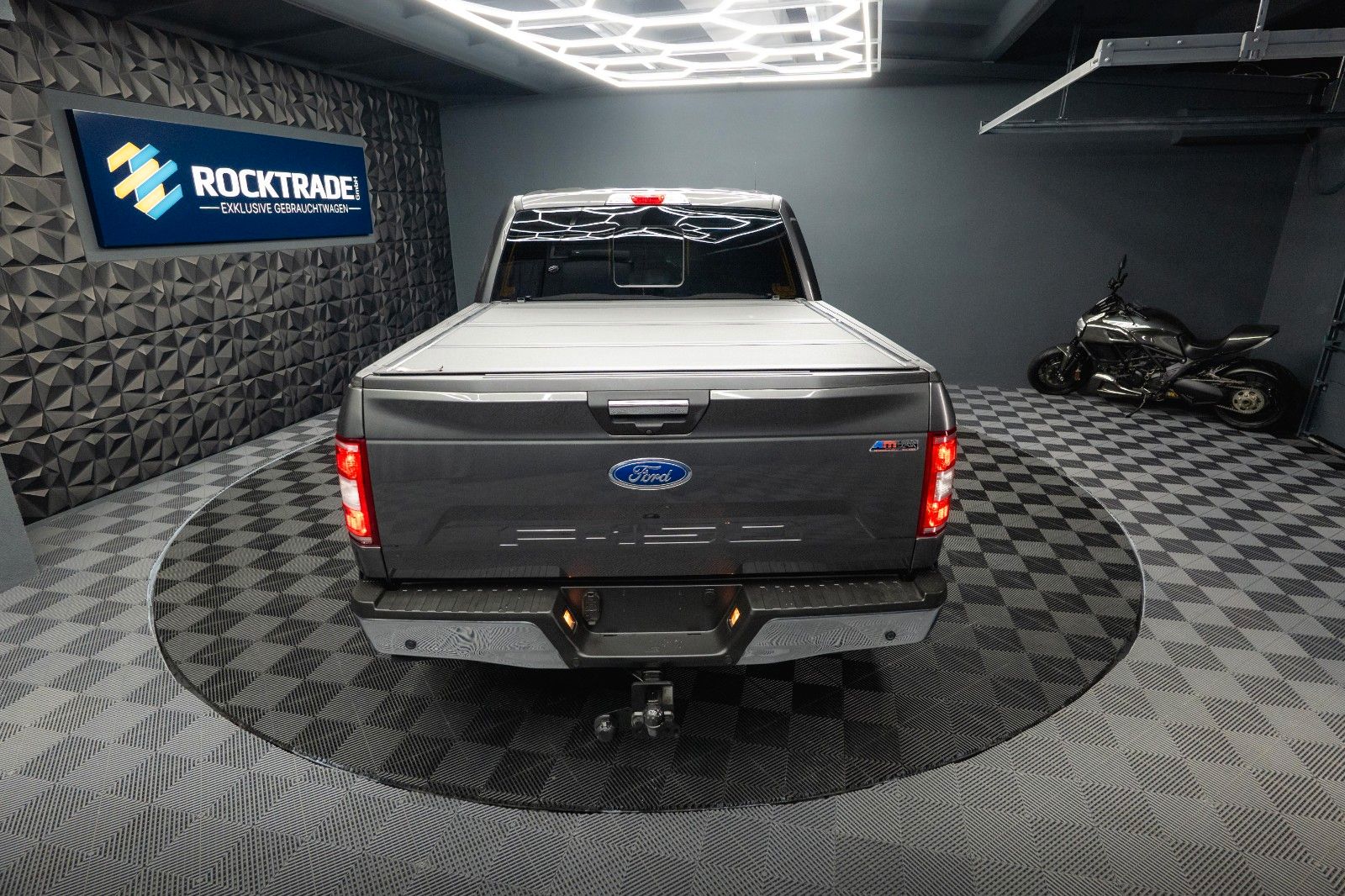Fahrzeugabbildung Ford F150 5.0L V8 4x4 Offroad XLT SupCrew Unfallfrei