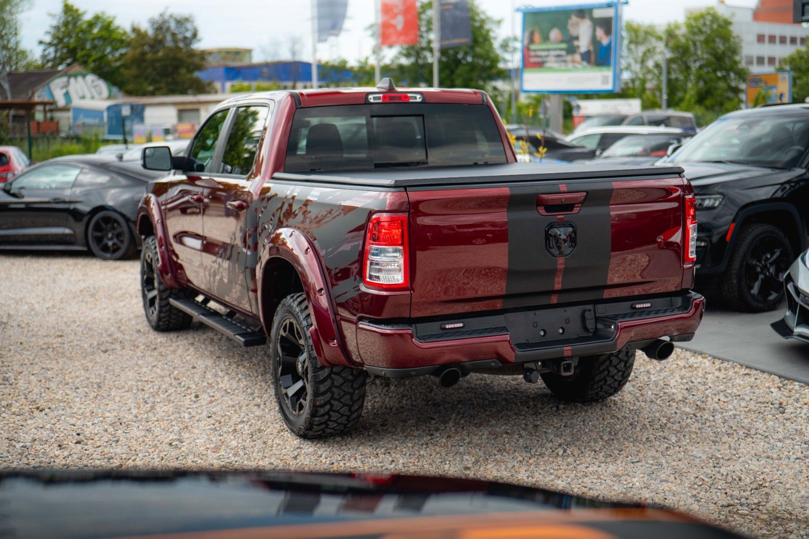 Fahrzeugabbildung Dodge RAM 5.7 V8 HEMI 4x4 OFFROAD Night-Paket *LED*19%