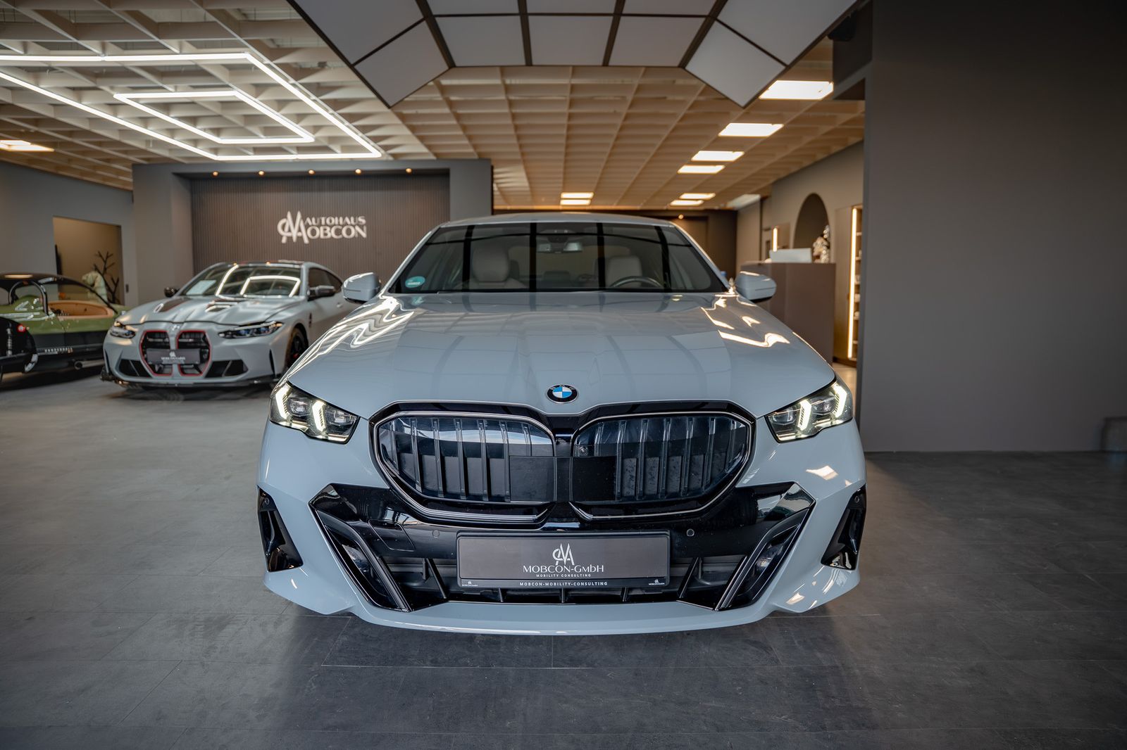 BMW 520 D M SPORT PRO MY25 + INDIVIDUAL + HARMAN imagem 2